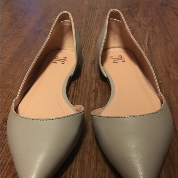 Grey Flats - Picture 2 of 4